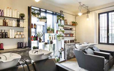 Salone VOGUE HOUSE AND GARDEN, Scandiano(RE): vetrine, mensole, mobile in ferro, fioriera sospesa, pergolato esterno e panchine su progetto dell’arch.Maria Elena Vecchi
