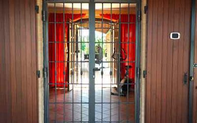 Villa privata a Formigine: inferriate